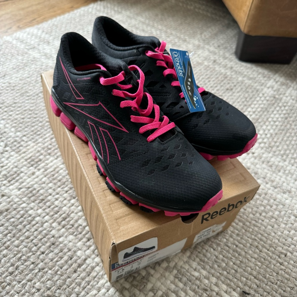 Reebok Zone Cushrun black and pink sneakers